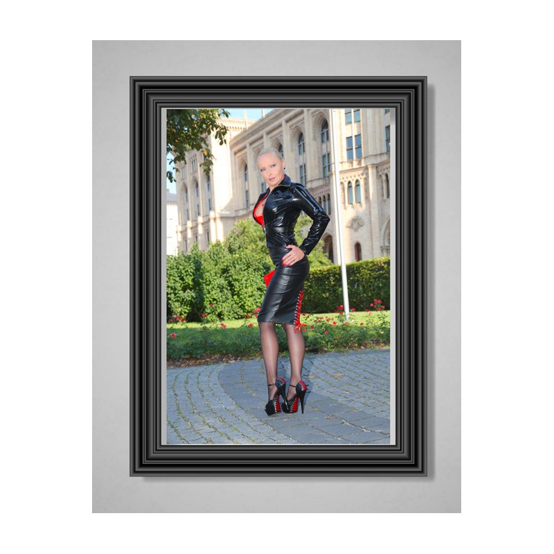 Poster Lady Vanessa in Vinyl with Red Lacing
